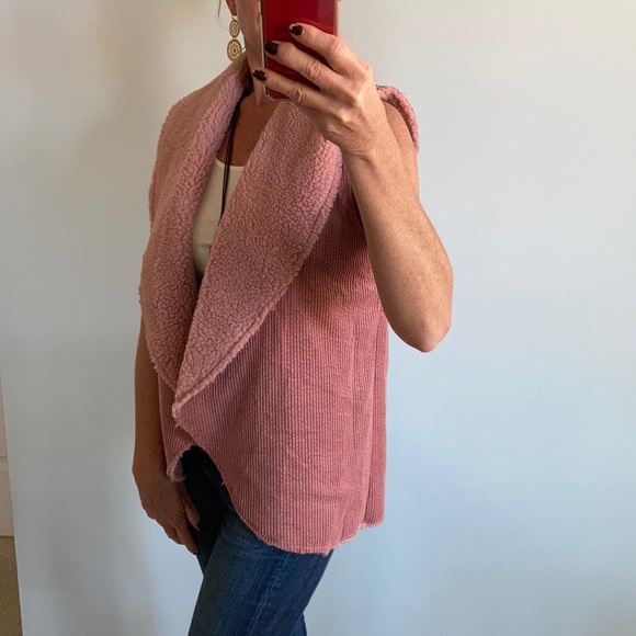 Mauve Color Sherpa & Corduroy Vest - Picture 4 of 9